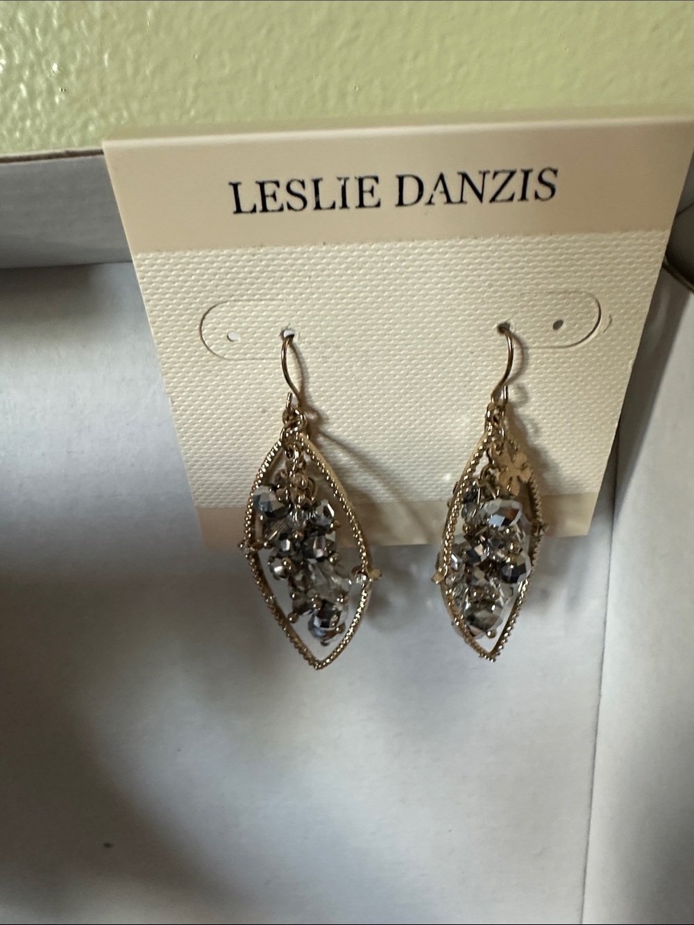 Jeffree Star hand mirror and jewelry - Picture 4 of 11